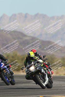 media/Oct-30-2025-Racers Edge (Thu) [[dabbdaf680]]/3-B Group/Session 2 (Turn 14)/